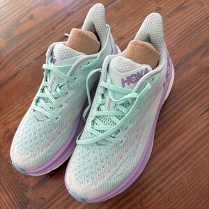 Hoka Clifton 9 Women’s size 8B (medium width)